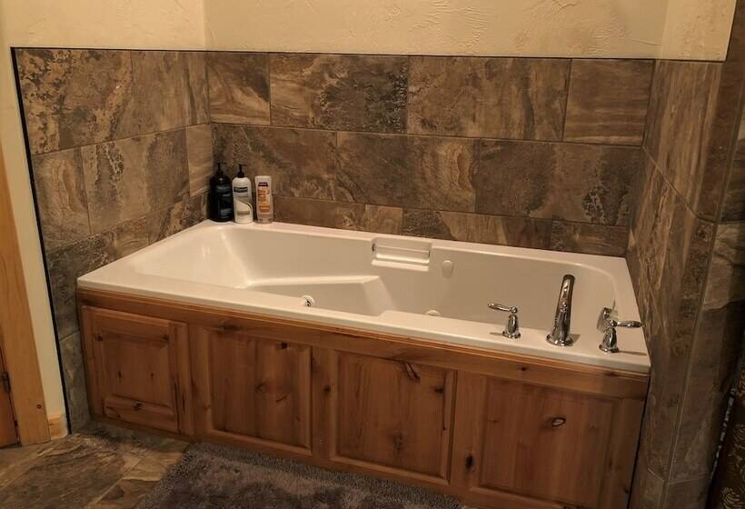 مبيت وإفطار The Hideaway Lodge