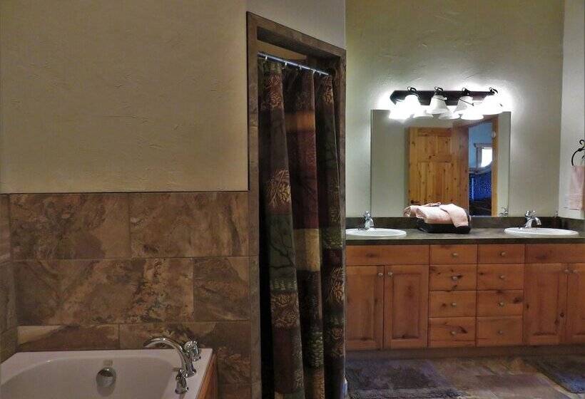 مبيت وإفطار The Hideaway Lodge