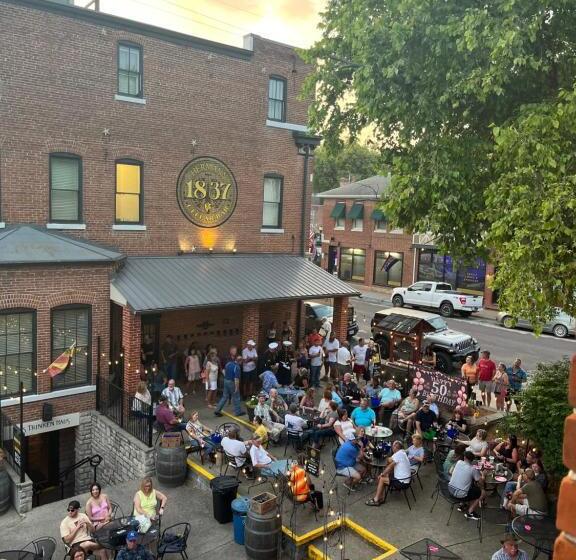 酒店 Hermann Crown Suites