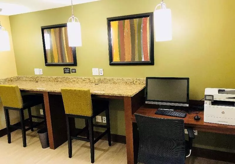 Hotelli Staybridge Suites Lakeland West