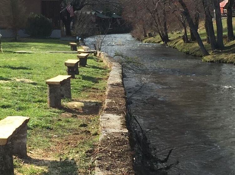 Qualla Cabins And Motel Cherokee Near Casino