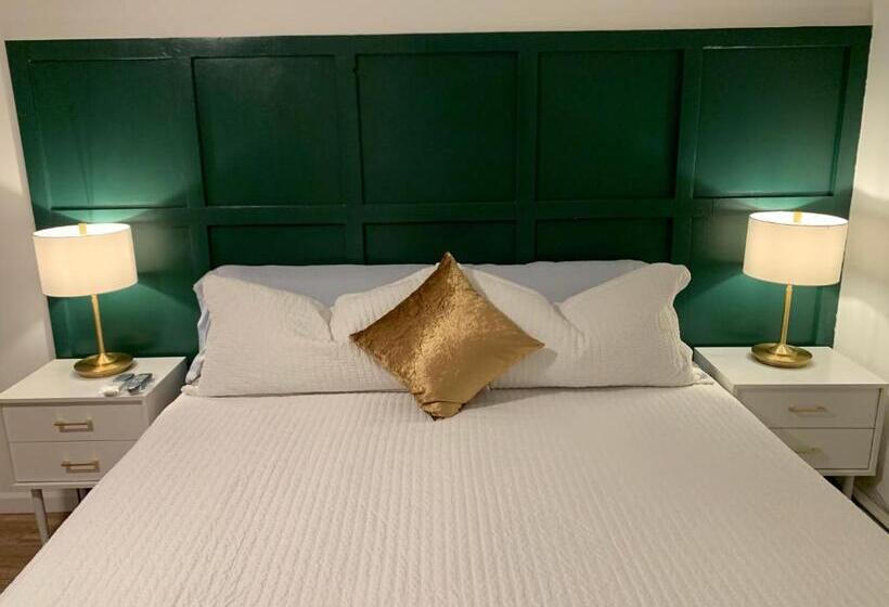 The Brooks Hotel Restaurant And Lounge