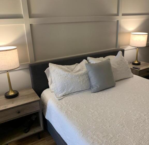 The Brooks Hotel Restaurant And Lounge