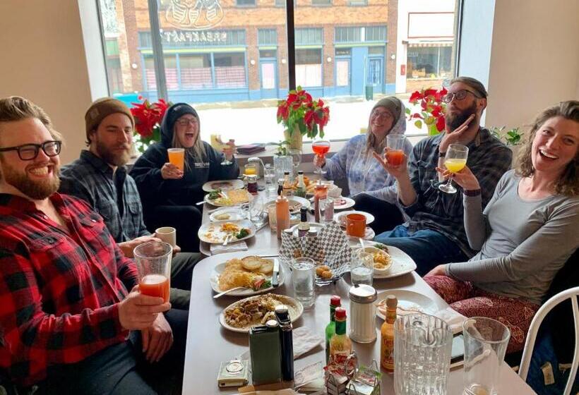 The Brooks Hotel Restaurant And Lounge