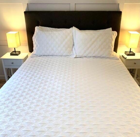 The Brooks Hotel Restaurant And Lounge