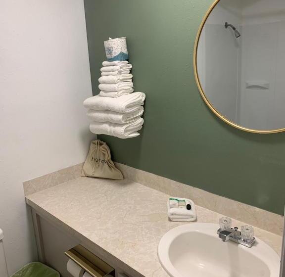 The Brooks Hotel Restaurant And Lounge