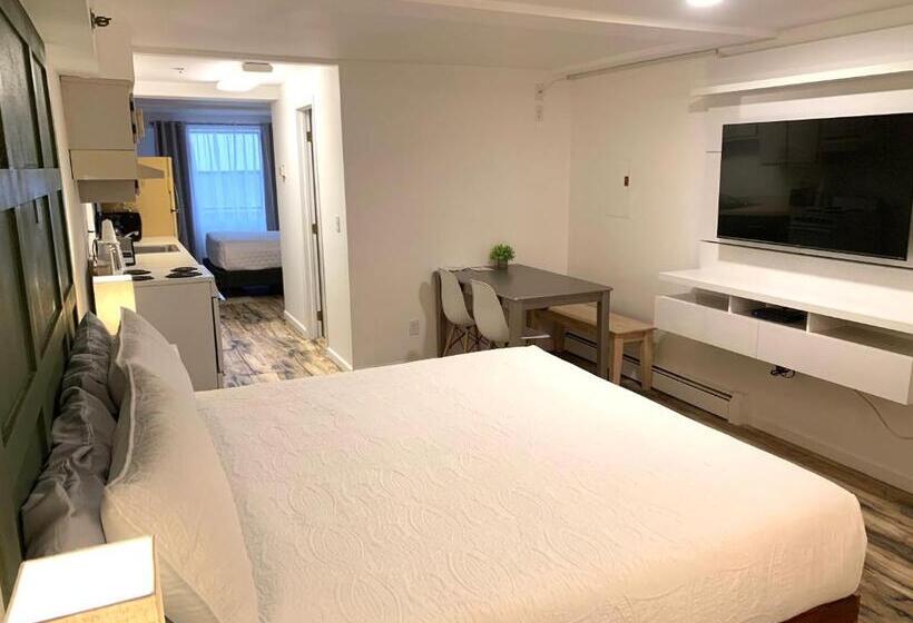 The Brooks Hotel Restaurant And Lounge