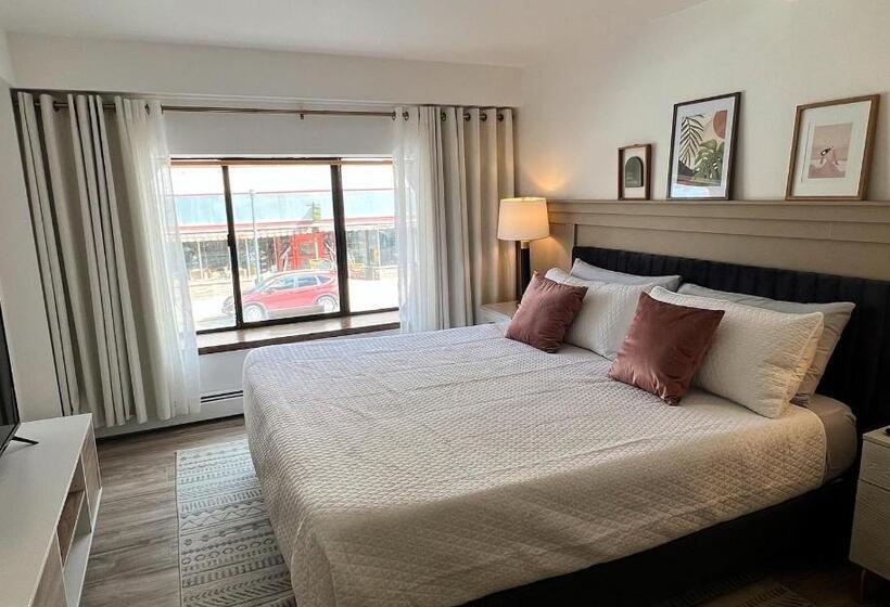 The Brooks Hotel Restaurant And Lounge