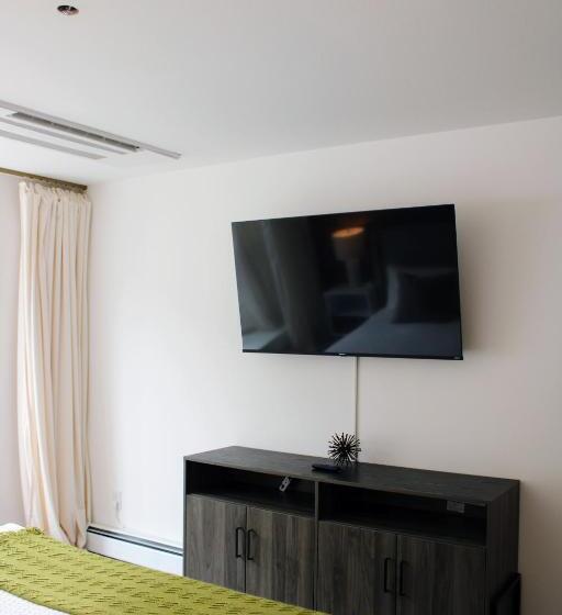 The Brooks Hotel Restaurant And Lounge