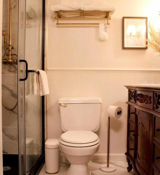 The Brooks Hotel Restaurant And Lounge