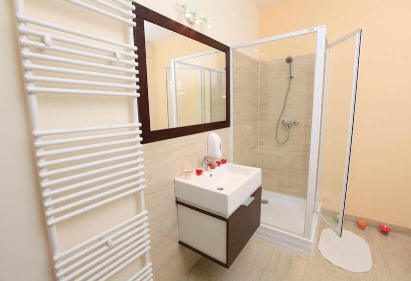 هتل Apartamenty Aparts