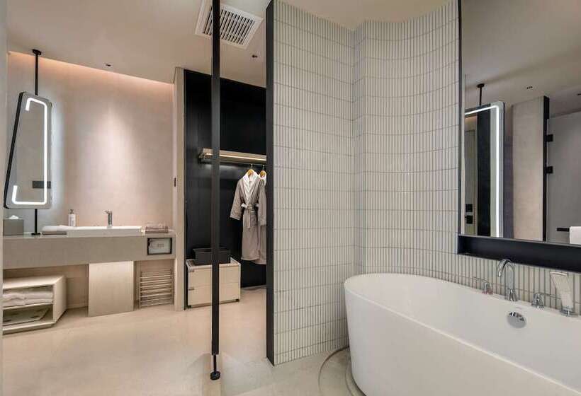 هتل Hilton Garden Inn Nanjing Hexi Olympic Sports Center