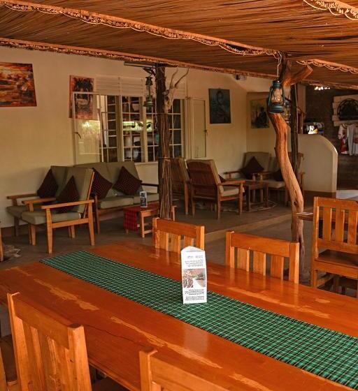 تختخواب و صبحانه Kara Tunga Safari Camp