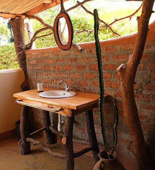 تختخواب و صبحانه Kara Tunga Safari Camp