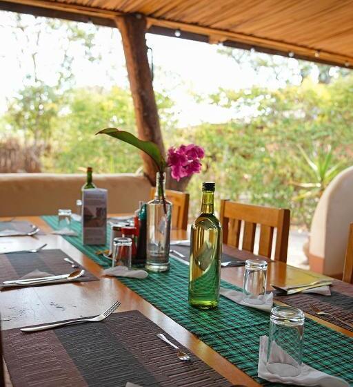 تختخواب و صبحانه Kara Tunga Safari Camp