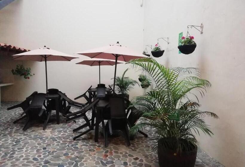 هتل Balcones Del Parque Jardin