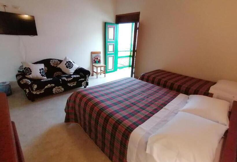 هتل Balcones Del Parque Jardin