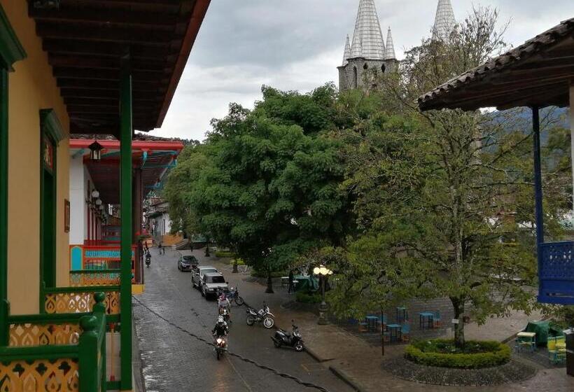 هتل Balcones Del Parque Jardin