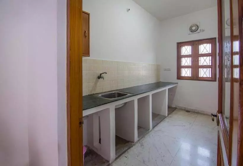 Hotelli Bhakti Dhama