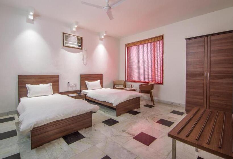 Hotel Bhakti Dhama