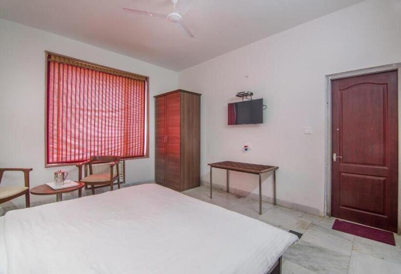 Hotel Bhakti Dhama