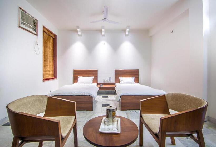 Hotel Bhakti Dhama