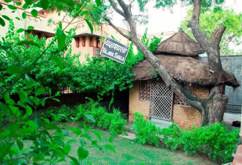 Hotelli Bhakti Dhama