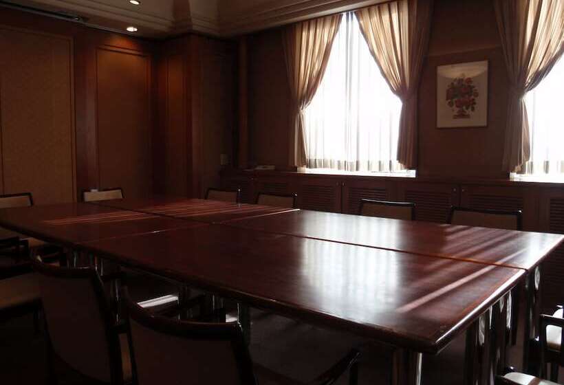 Отель Crown Hills Okaya