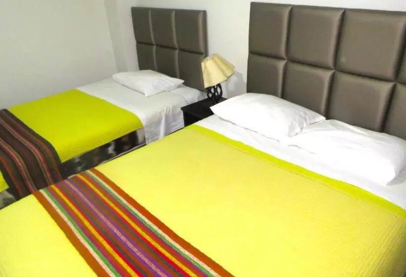هتل Hostal Mica