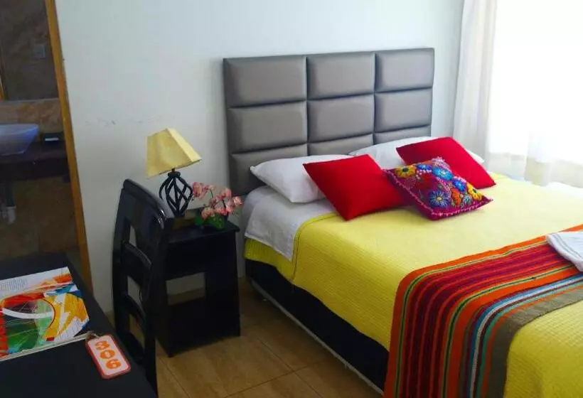 هتل Hostal Mica