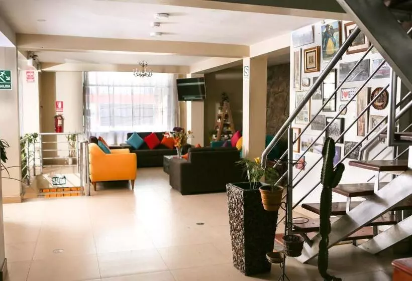 هتل Hostal Mica
