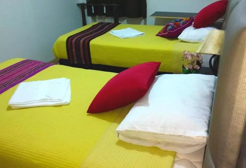 هتل Hostal Mica