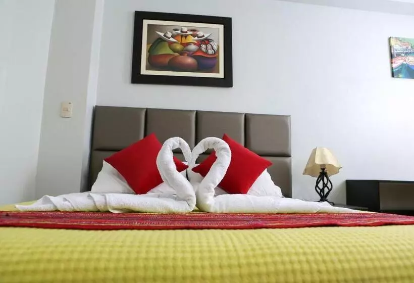 هتل Hostal Mica