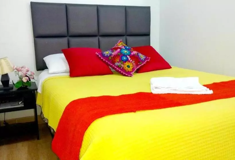 هتل Hostal Mica