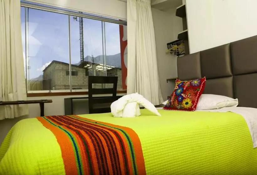 هتل Hostal Mica
