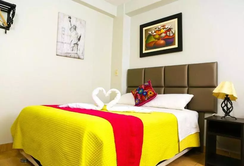 هتل Hostal Mica