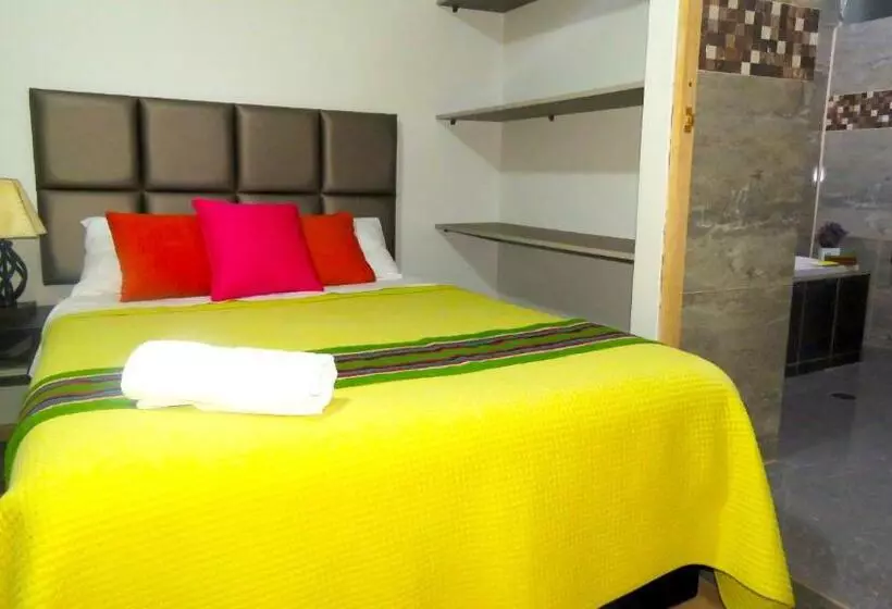 هتل Hostal Mica