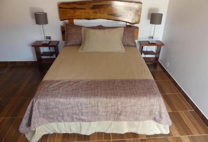 בית מלון כפרי Qasikay Selva Lodge