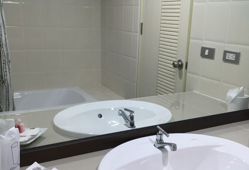 فندق Toh Buk Seng Ayutthaya