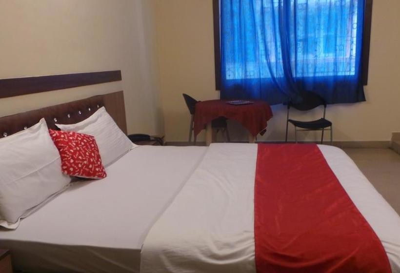 هتل Charu Comforts