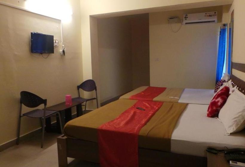 هتل Charu Comforts