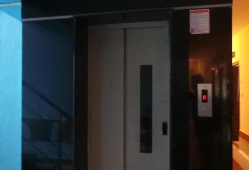 هتل Charu Comforts