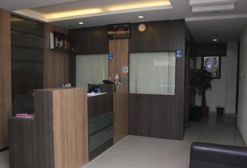 هتل Charu Comforts