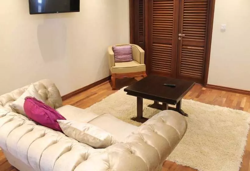 هتل Cranes Suites