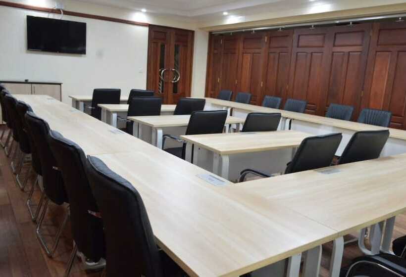 هتل Cranes Suites