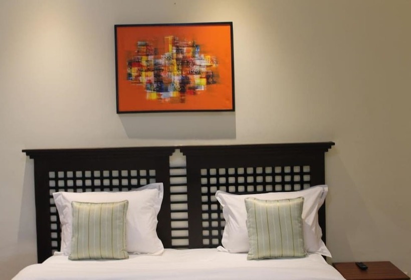 هتل Cranes Suites