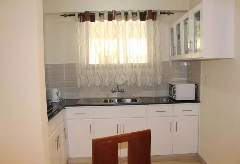 هتل Cranes Suites