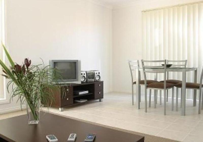 모텔 Melton Motor Inn And Apartments