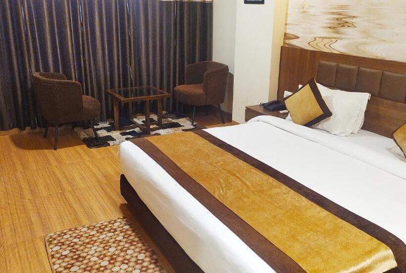 Solitaire Hotel And Resorts