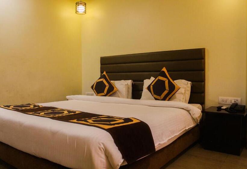 Solitaire Hotel And Resorts